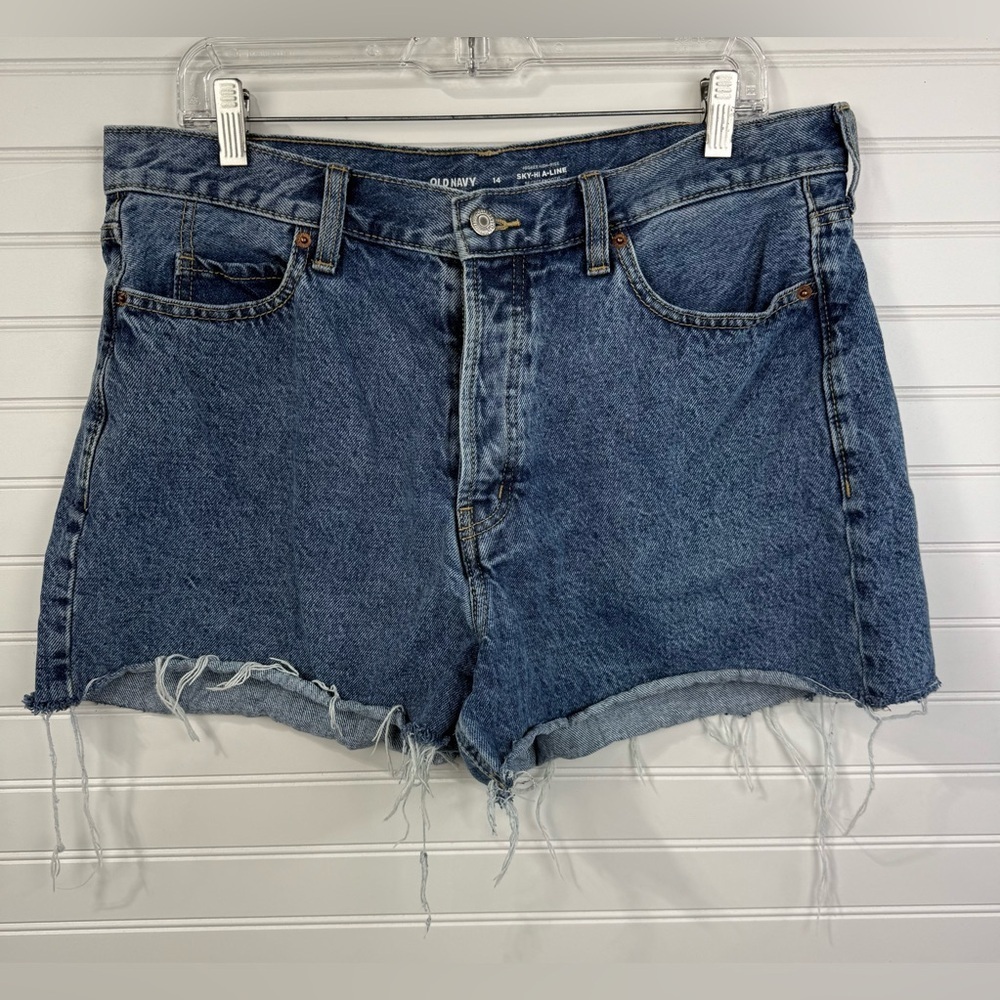 Old Navy women’s Higher High Rise Sky Hi A-line denim cutoff shorts. Size 14